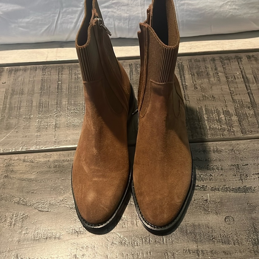 NEW!! Brown suede dolce vita booties